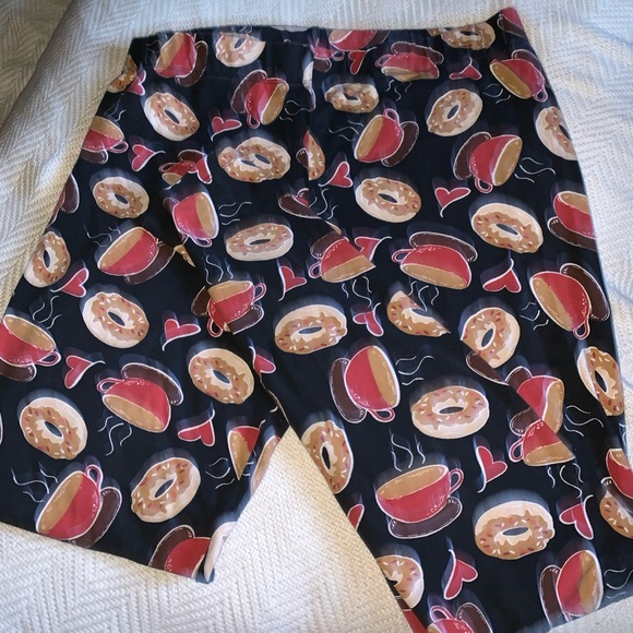 C Est. 1946 Donuts and Coffee Leggings Size Small - Picture 1 of 5
